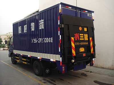 小型尾板貨車，靈活運輸，輕松應(yīng)對各種場景